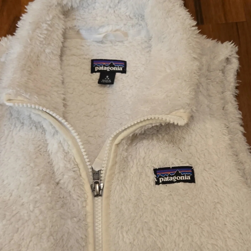 Patagonia Vest And Athleta Girl Leggings - Picture 2 of 5